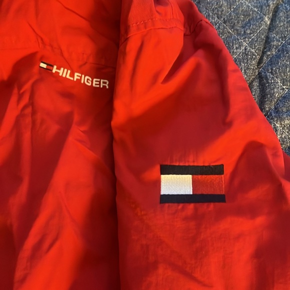 ❄️ Tommy Hilfiger red jacket size Large EUC - Picture 3 of 4